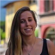 Studentessa magistrale di lingue impartisce lezioni di spagnolo